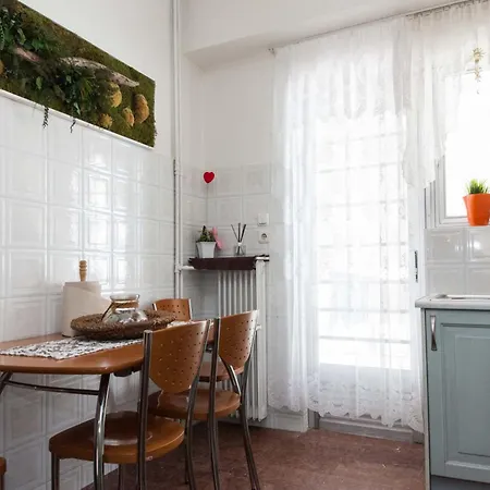 Apartment Urban Cosy 2 Bd Apt Near Metro With Balcony *