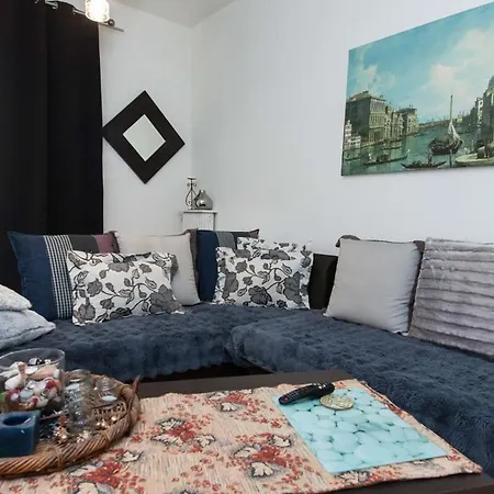 Apartment Urban Cosy 2 Bd Apt Near Metro With Balcony