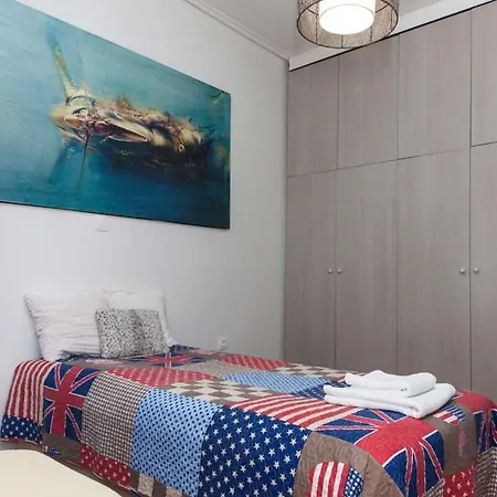 Urban Cosy 2 Bd Apt Near Metro With Balcony