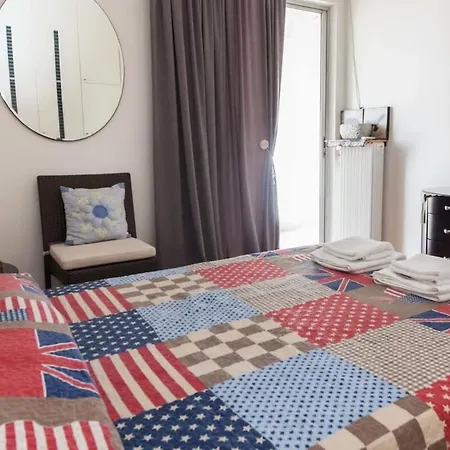 Urban Cosy 2 Bd Apt Near Metro With Balcony *